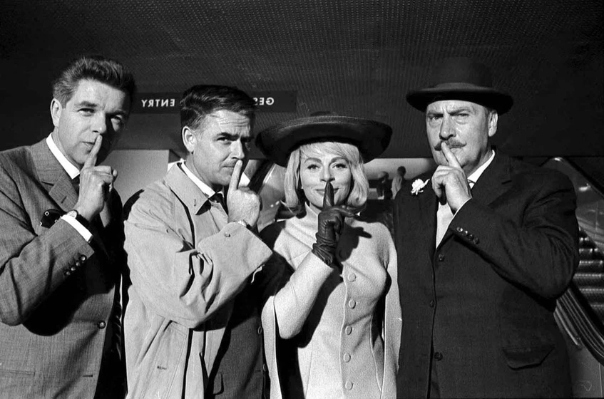 Joachim Fuchsberger, Heinz Drache, Siegfried Schürenberg y Margot Trooger en el-brujo-1964
