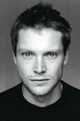 picture of actor Simon Woods