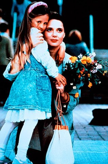 Isabella Rossellini y Katie Murray en Un Toque de Infidelidad