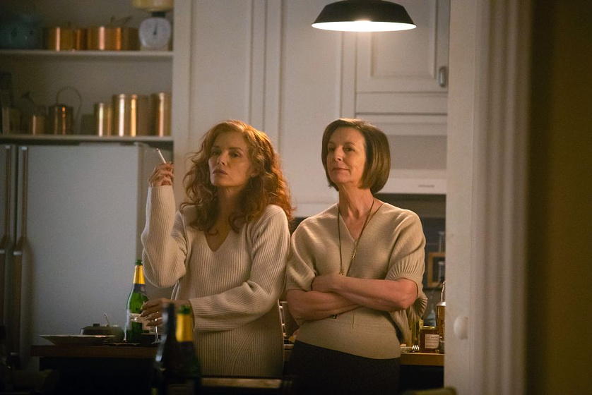 Michelle Pfeiffer y Valerie Mahaffey en French Exit