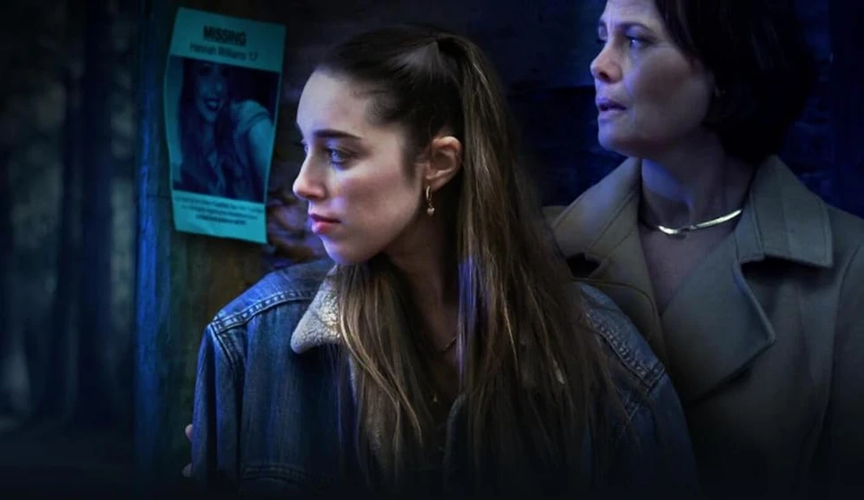 Corina Akeson y Maddy Hillis en lazos-peligrosos