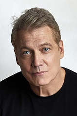 photo of person Holt McCallany