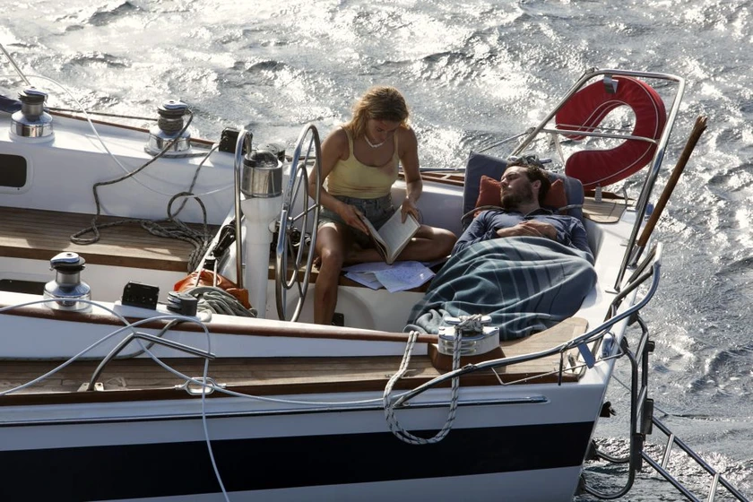 Shailene Woodley y Sam Claflin en a-la-deriva