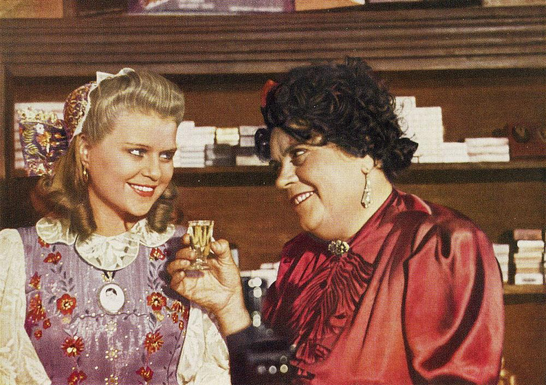 Kristina Söderbaum y Annie Rosar en la-ciudad-sonada