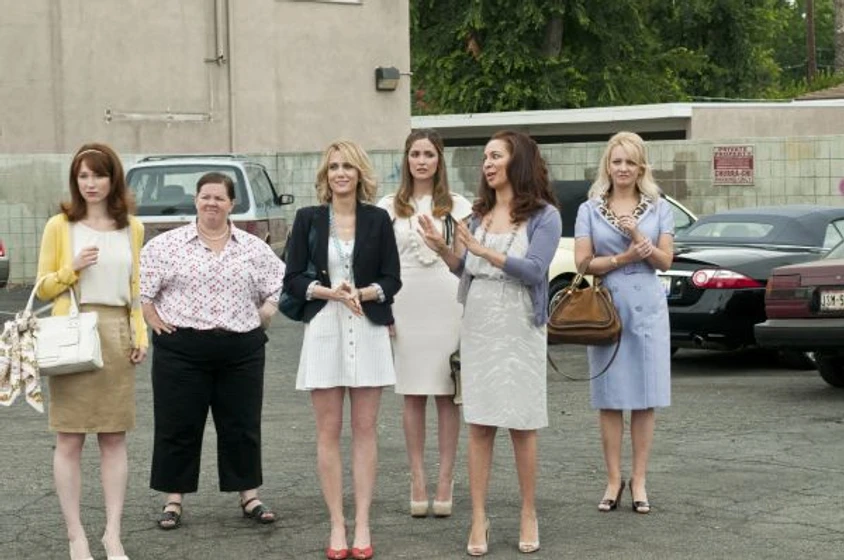 Rose Byrne, Maya Rudolph, Kristen Wiig, Melissa McCarthy, Ellie Kemper y Wendi McLendon-Covey en La Boda de mi mejor amiga