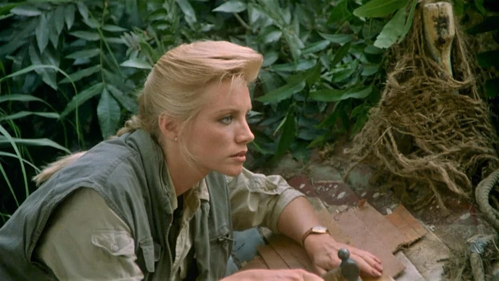 Shannon Tweed en las-mujeres-canibales-de-la-selva-del-aguacate