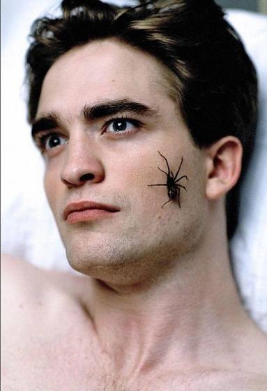 Robert Pattinson en El aviador embrujado