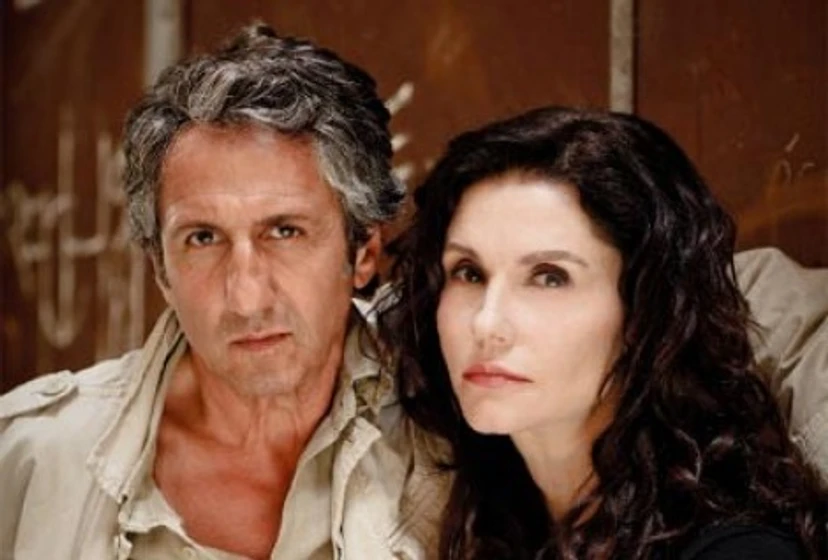Alessandra Martines y Richard Anconina en panico-en-la-costa-azul