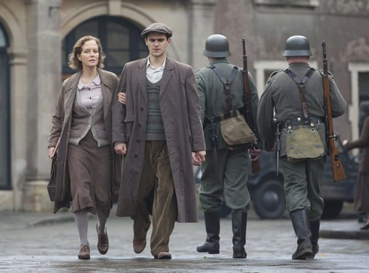 Jenny Seagrove y Julian Kostov en hijo-de-otra-madre