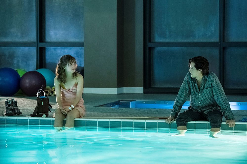 Cole Sprouse y Haley Lu Richardson en A Dos Metros de ti