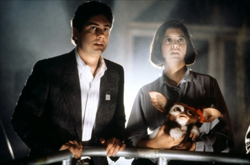 Zach Galligan y Phoebe Cates en Gremlins 2: La nueva generación