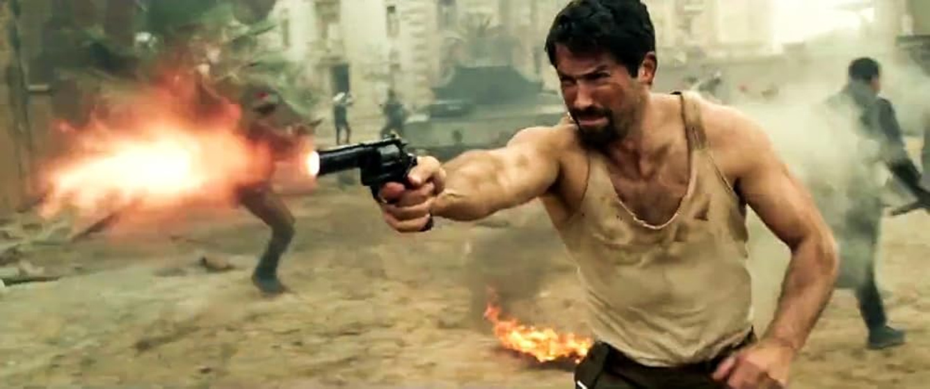 Scott Adkins en la-guerra-karmouz