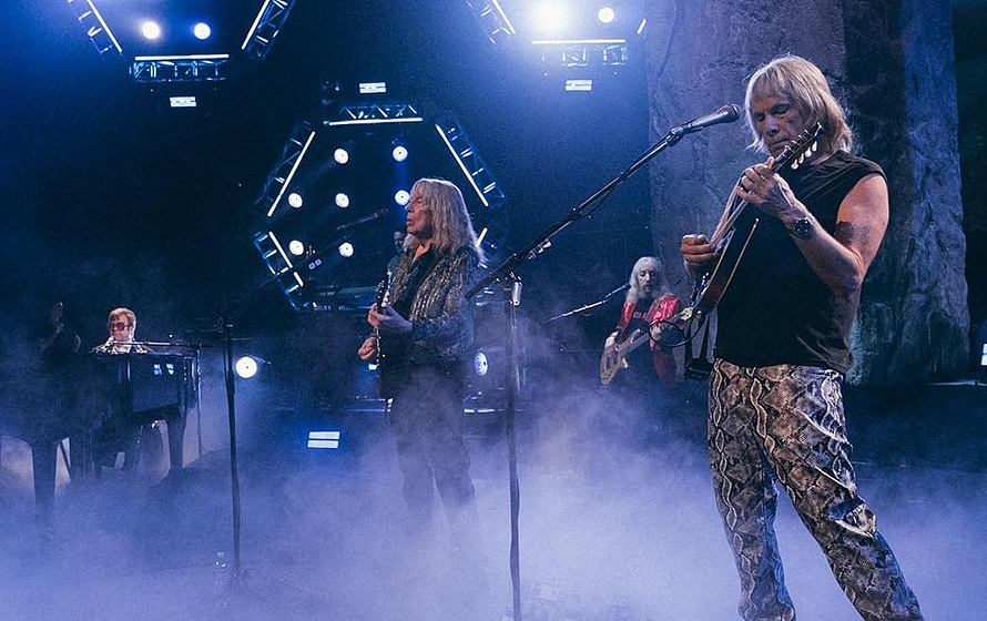 Michael McKean, Christopher Guest, Elton John y Harry Shearer en Spinal Tap II: The End Continues
