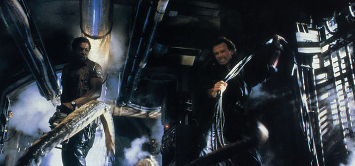 Ernie Hudson y Peter Weller en Leviathan (El Demonio del Abismo)