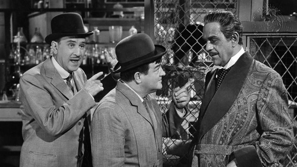 Boris Karloff, Bud Abbott y Lou Costello en Abbott y Costello contra el Dr. Jekyll y Mr. Hyde