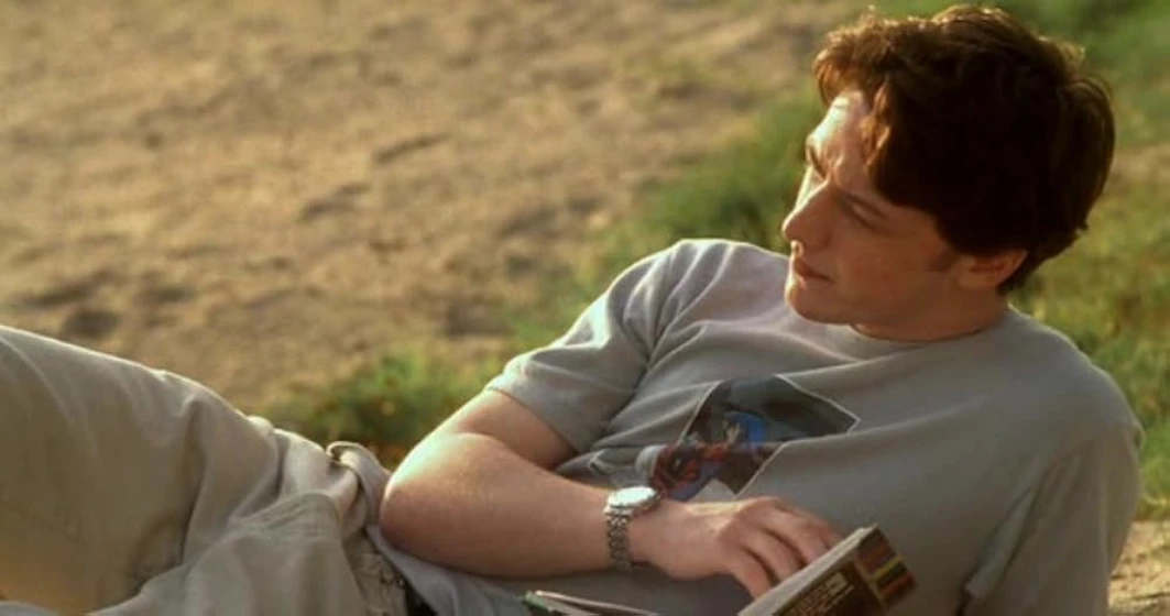 James McAvoy en la-piscina-un-grito-bajo-el-agua