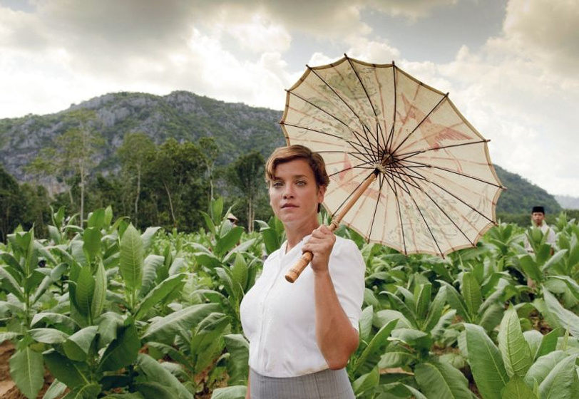 Muriel Baumeister en Amor y muerte en Java