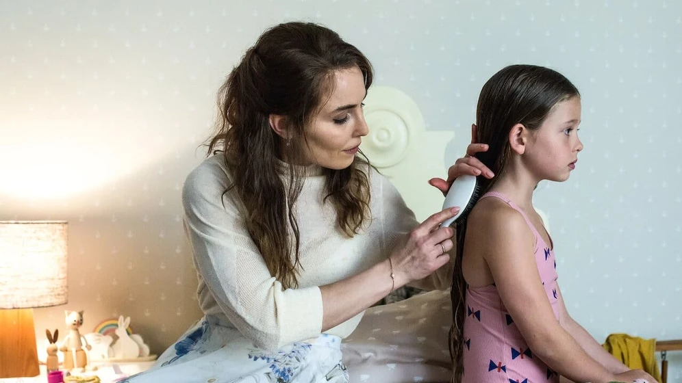 Noomi Rapace y Annika Whiteley en desaparecida-angel-of-mine