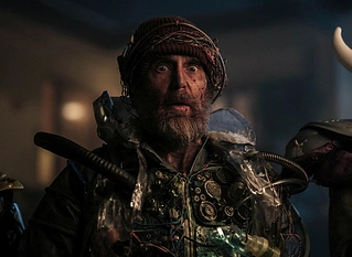 Crítica de Buena Suerte, pásalo bien, no mueras. ¡Qué viva lo raro! 3/5