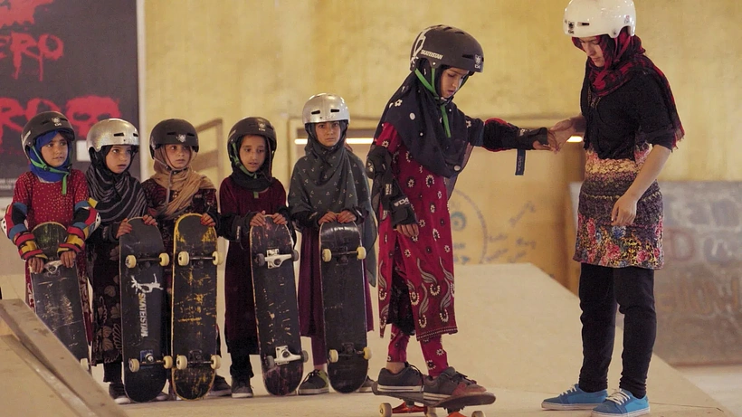 Imagen de Learning to Skateboard in a Warzone (If You're a Girl)