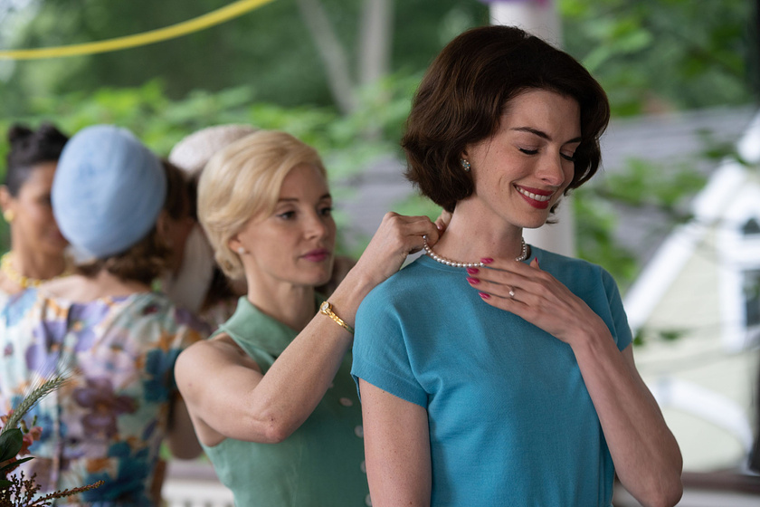 Anne Hathaway y Jessica Chastain en Vidas Perfectas