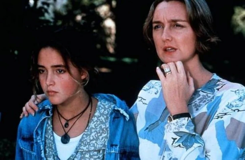 Rose Byrne y Victoria Longley en dallas-doll