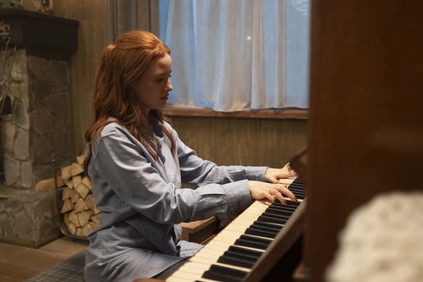 Madelaine Petsch en strangers-capitulo-1