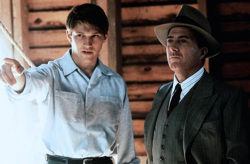 Loren Dean y Dustin Hoffman en billy-bathgate
