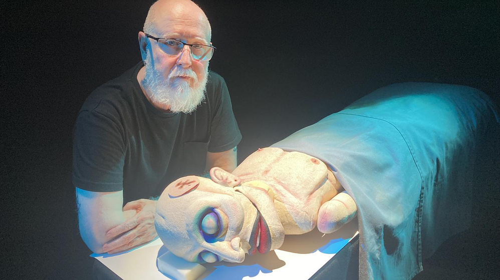 Imagen de a-traves-del-espejo-negro