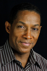 picture of actor Cameron Arnett