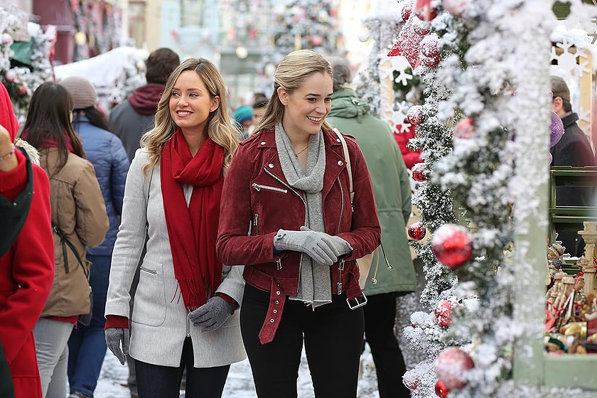 Brittany Bristow y Merritt Patterson en navidad-en-palacio