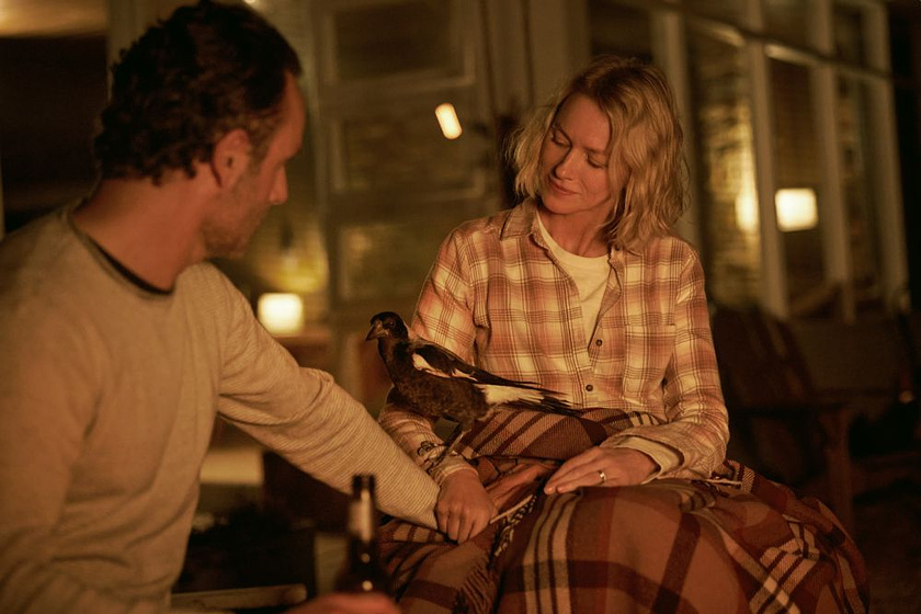 Naomi Watts y Andrew Lincoln en La Familia Bloom