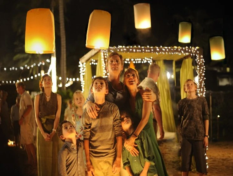 Ewan McGregor, Tom Holland [I], Naomi Watts, Oaklee Pendergast y Samuel Joslin en lo-imposible