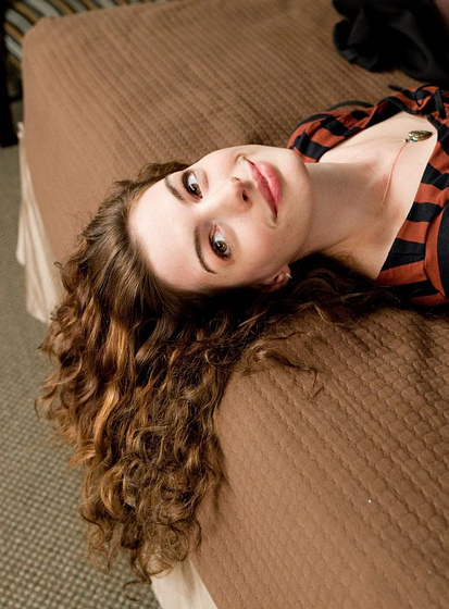 Anne Hathaway en Amor y otras drogas