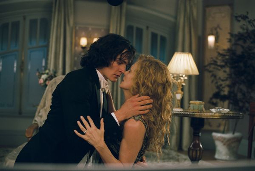 Michelle Pfeiffer y Rupert Friend en Chéri