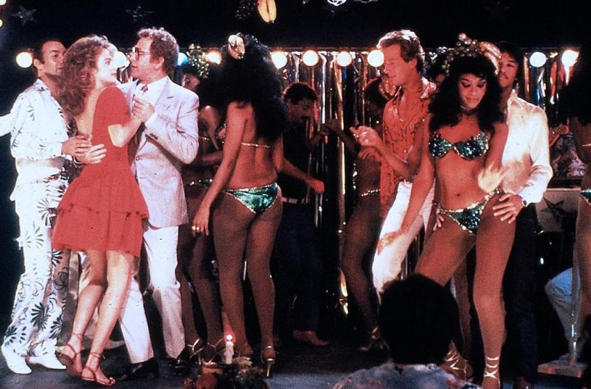 Michael Caine y Michelle Johnson en Lío en Río