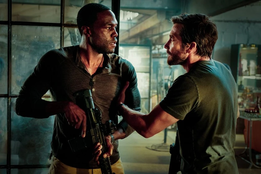 Jake Gyllenhaal y Yahya Abdul-Mateen II en Ambulance. Plan de Huida