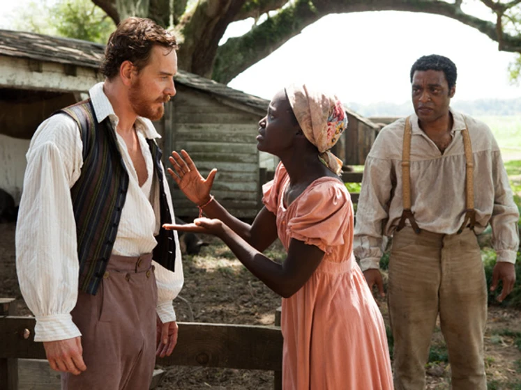 Chiwetel Ejiofor, Michael Fassbender y Lupita Nyong'o en 12 Años de Esclavitud