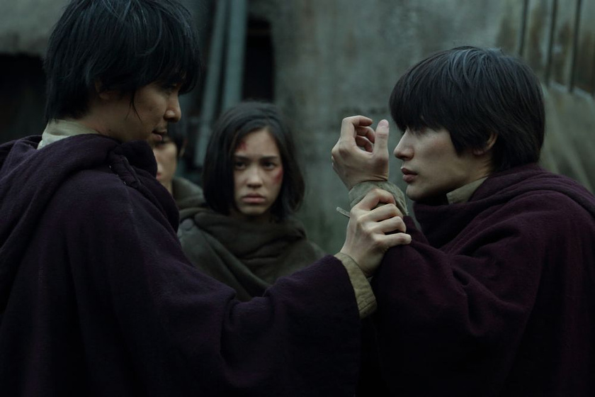 Haruma Miura y Kiko Mizuhara en Ataque a los Titanes
