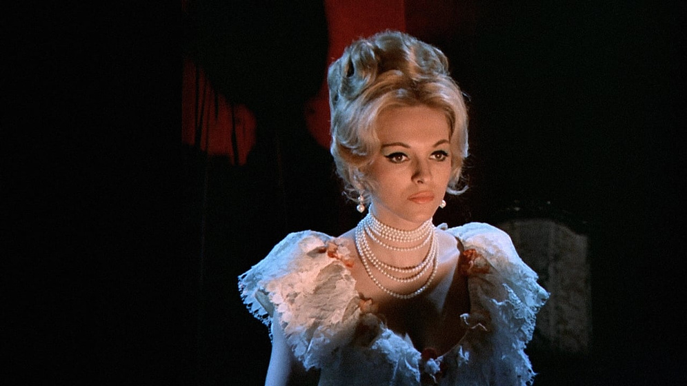 Maria Rohm en El Conde Drácula