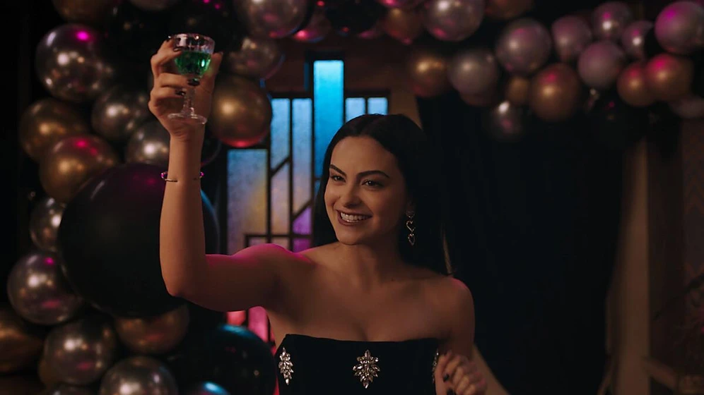 Camila Mendes en upgrade-primera-clase