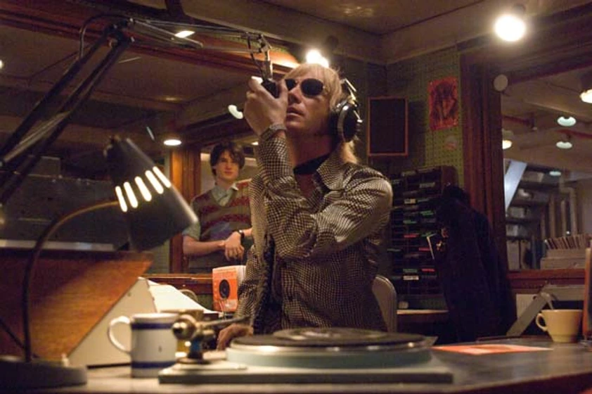 Rhys Ifans en radio-encubierta
