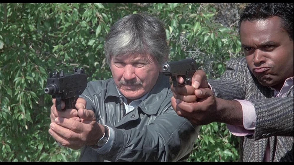 Charles Bronson y Randy Brooks en el-guardaespaldas-de-la-primera-dama