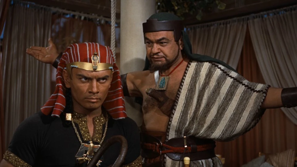 Yul Brynner en Los Diez mandamientos