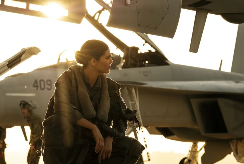 Monica Barbaro en top-gun-maverick