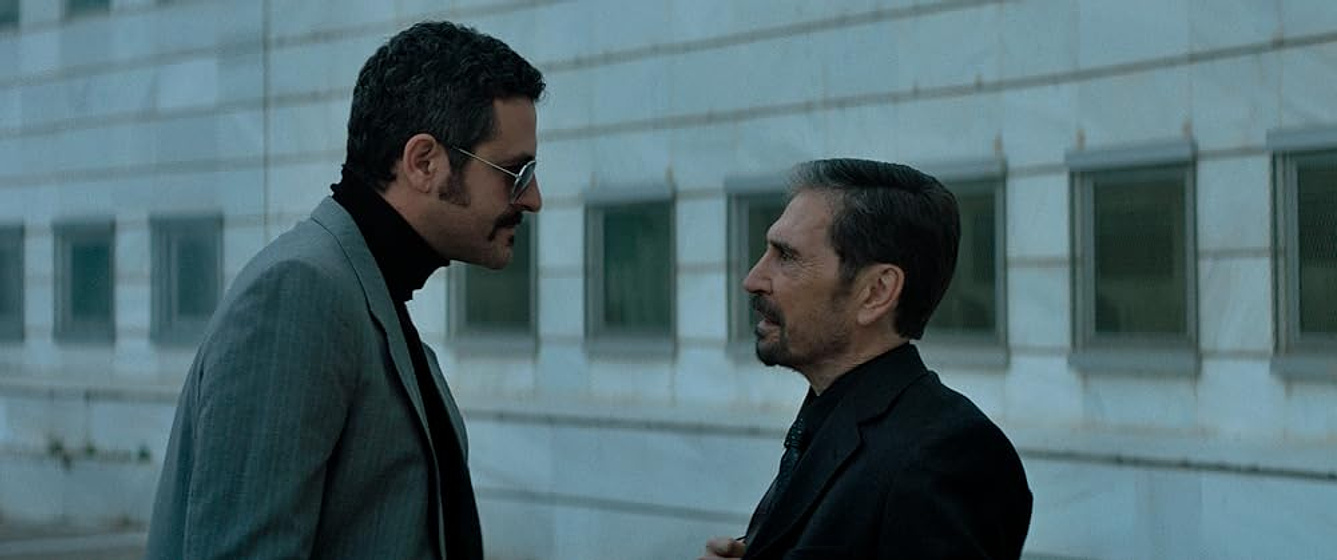 Daniel Faraldo y Isak Férriz en La Mujer Ilegal