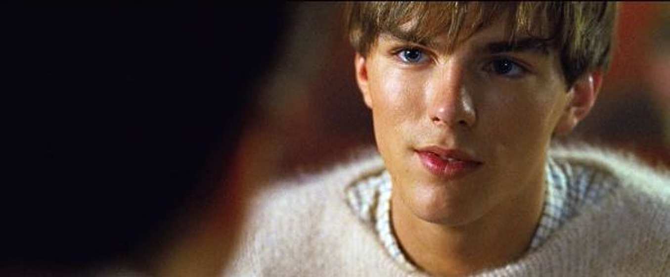 Nicholas Hoult en Un Hombre Soltero