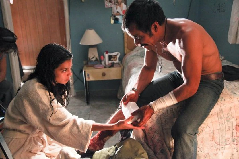 Noé Hernández y Stephanie Sigman en miss-bala