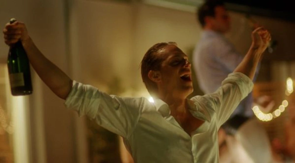 Joel Kinnaman en dinero-facil