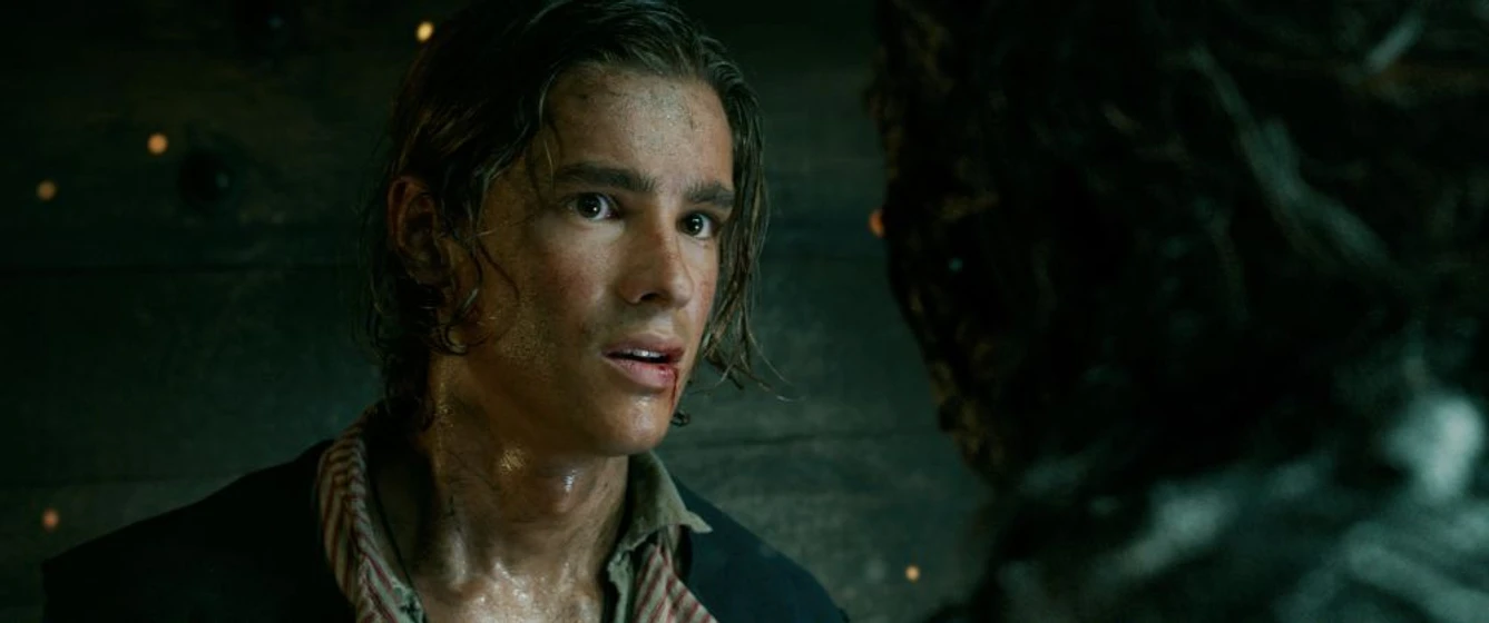 Brenton Thwaites en piratas-del-caribe-la-venganza-de-salazar